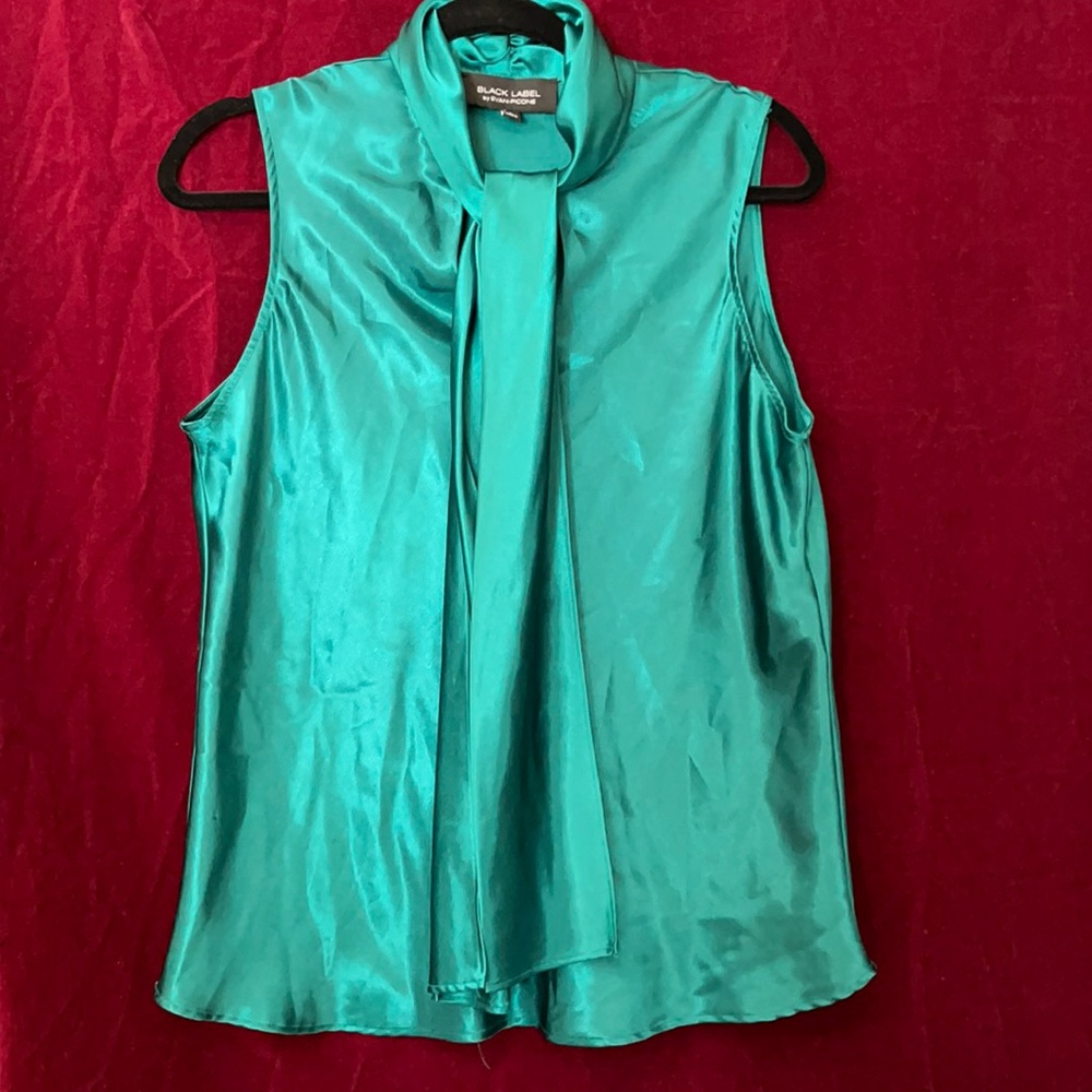 Lg Sleeveless green silk top